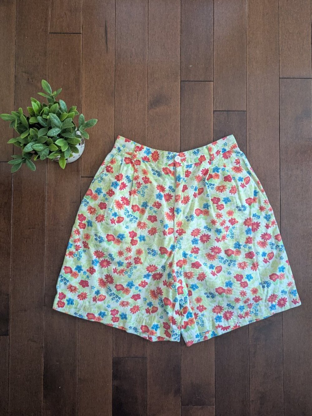 DITSY BRIGHT FLORAL PRINT VINTAGE SHORTS